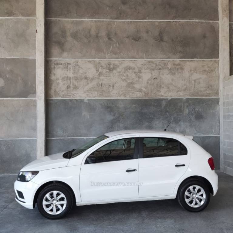 VOLKSWAGEN - GOL - 2022/2023 - Branca - R$ 56.900,00