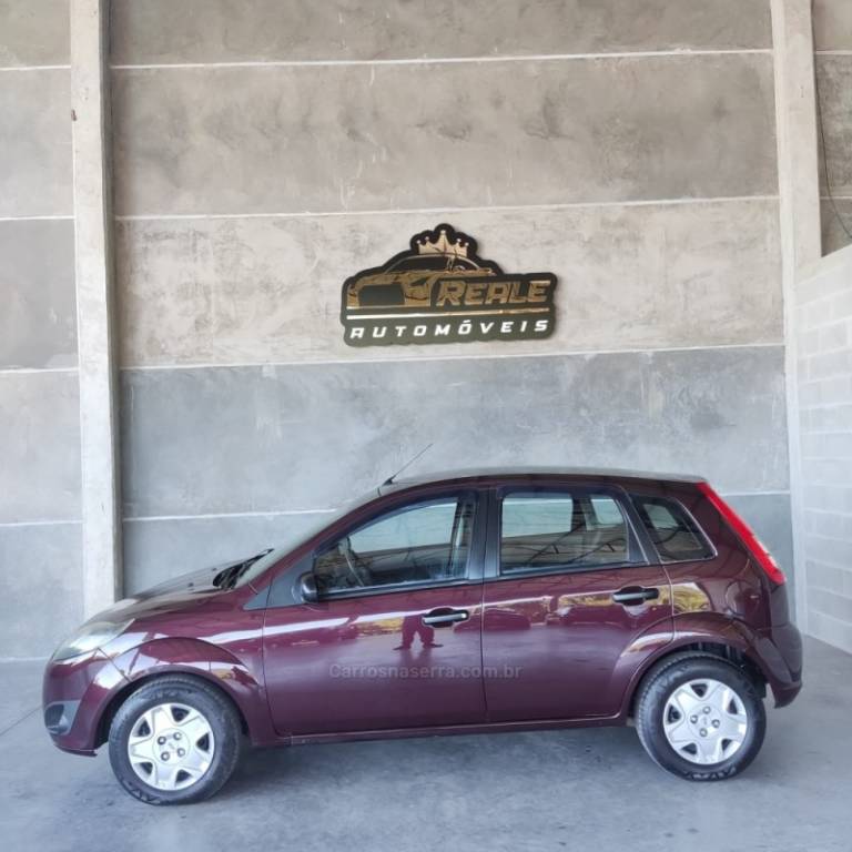 FORD - FIESTA - 2010/2011 - Vermelha - R$ 27.900,00