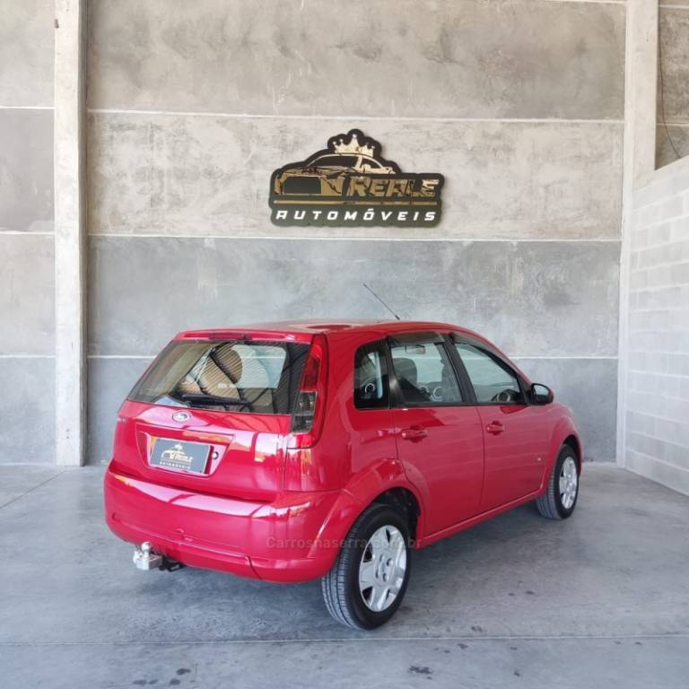 FORD - FIESTA - 2013/2014 - Vermelha - R$ 37.900,00