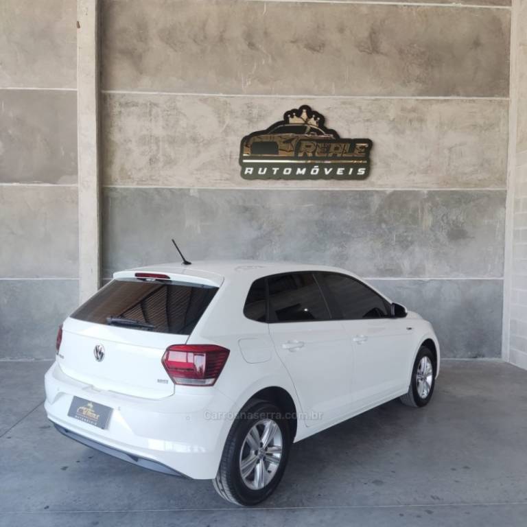 VOLKSWAGEN - POLO - 2018/2019 - Branca - R$ 68.900,00