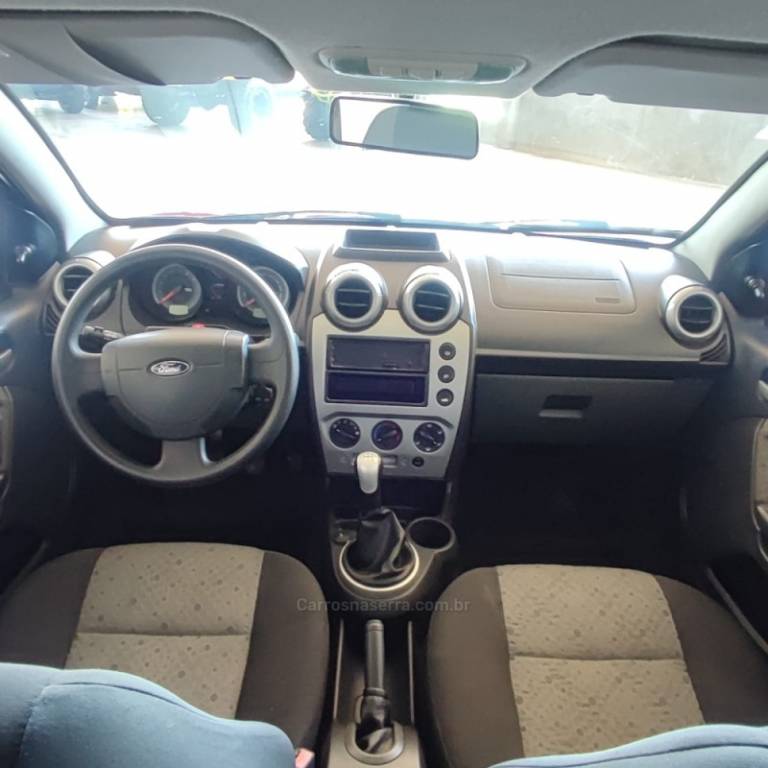 FORD - FIESTA - 2013/2014 - Vermelha - R$ 37.900,00