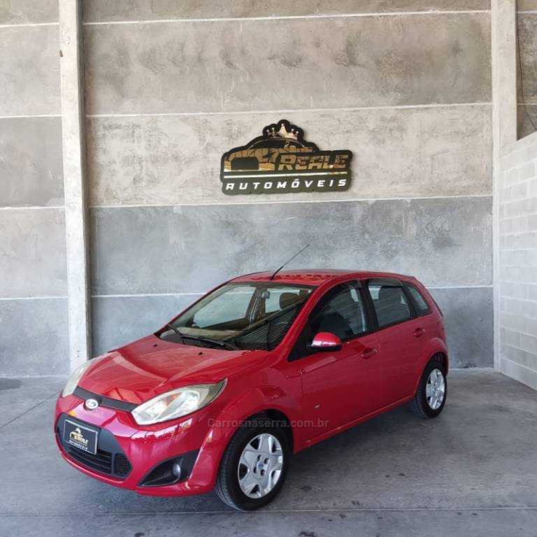 FORD - FIESTA - 2013/2014 - Vermelha - R$ 37.900,00