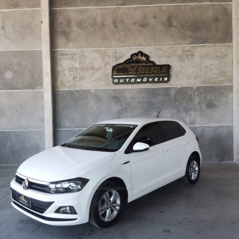 VOLKSWAGEN - POLO - 2018/2019 - Branca - R$ 68.900,00