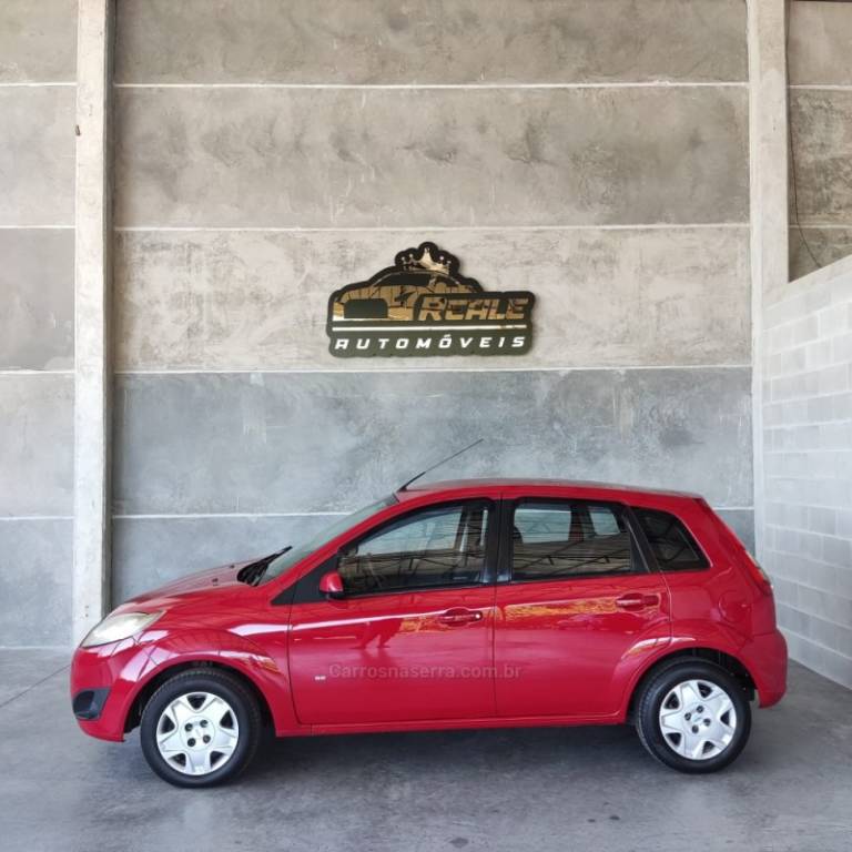 FORD - FIESTA - 2013/2014 - Vermelha - R$ 37.900,00