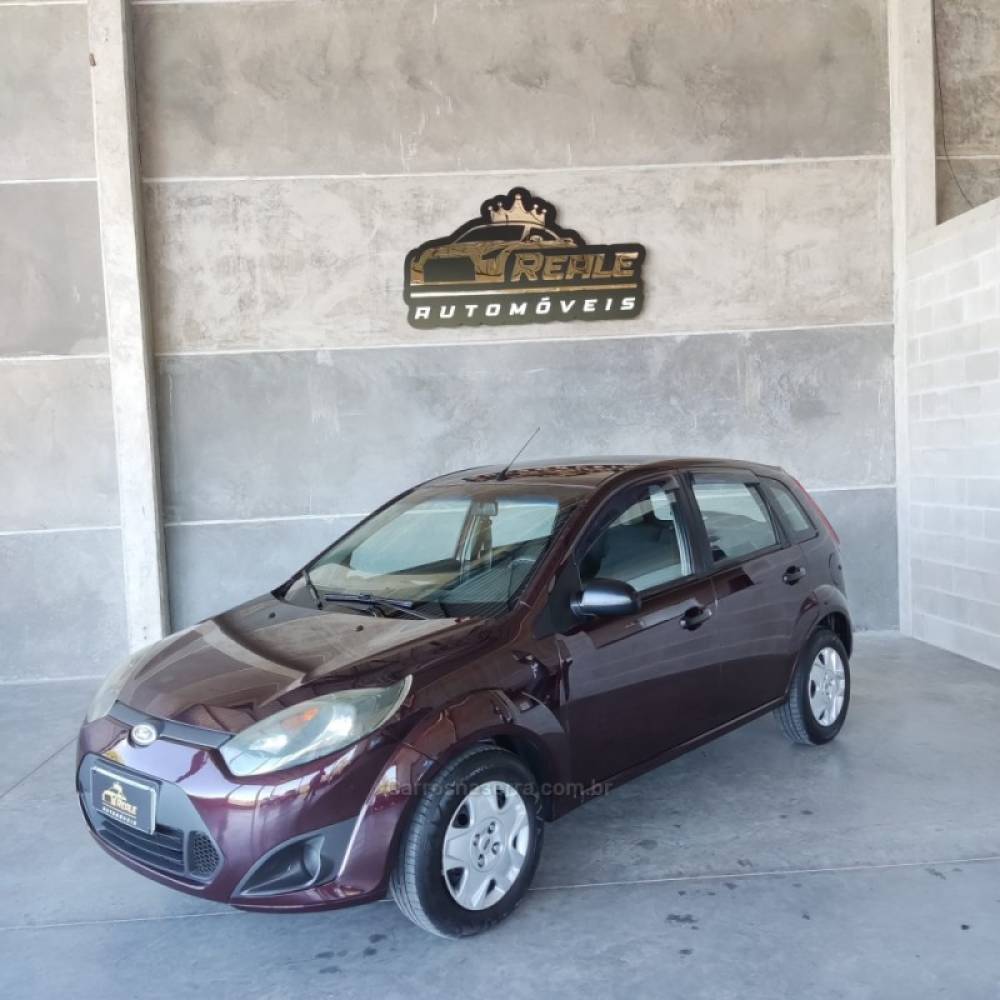 FORD - FIESTA - 2010/2011 - Vermelha - R$ 27.900,00
