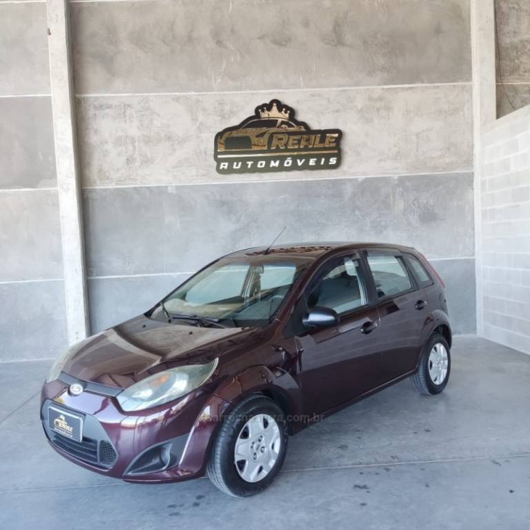 FORD - FIESTA - 2010/2011 - Vermelha - R$ 27.900,00