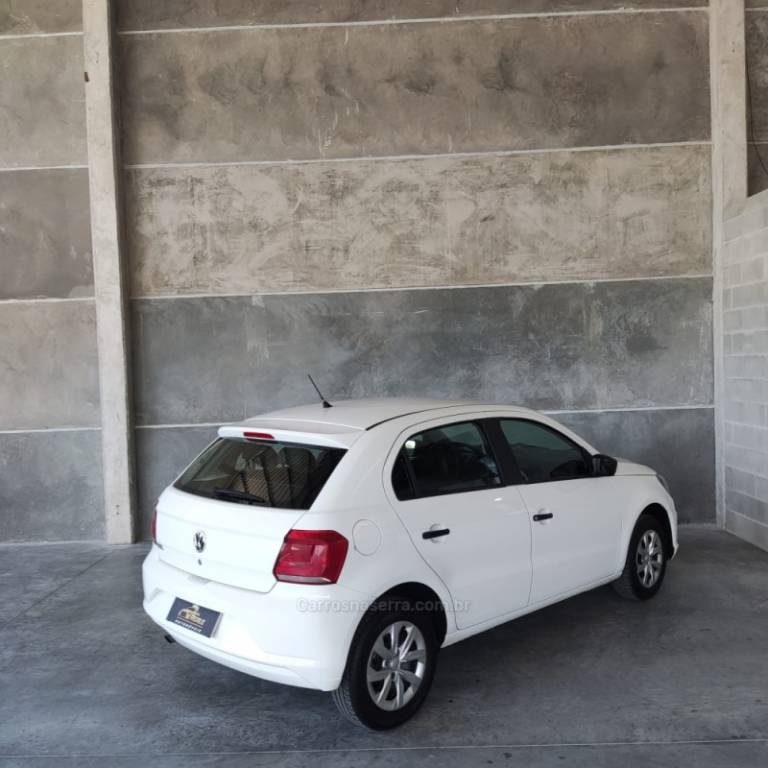 VOLKSWAGEN - GOL - 2022/2023 - Branca - R$ 56.900,00