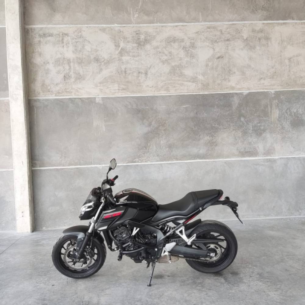 HONDA - CB 650 - 2019/2019 - Preta - R$ 46.900,00
