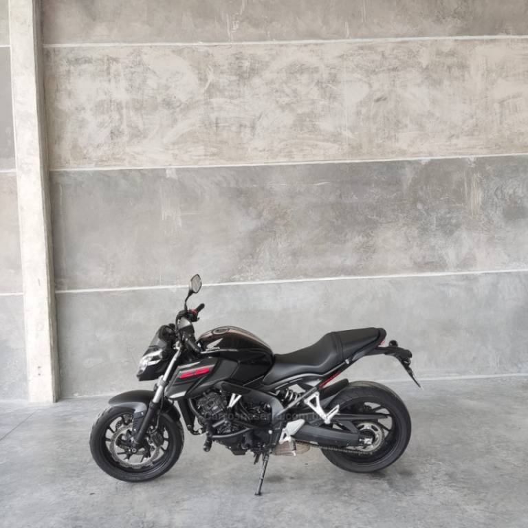 HONDA - CB 650 - 2019/2019 - Preta - R$ 46.900,00