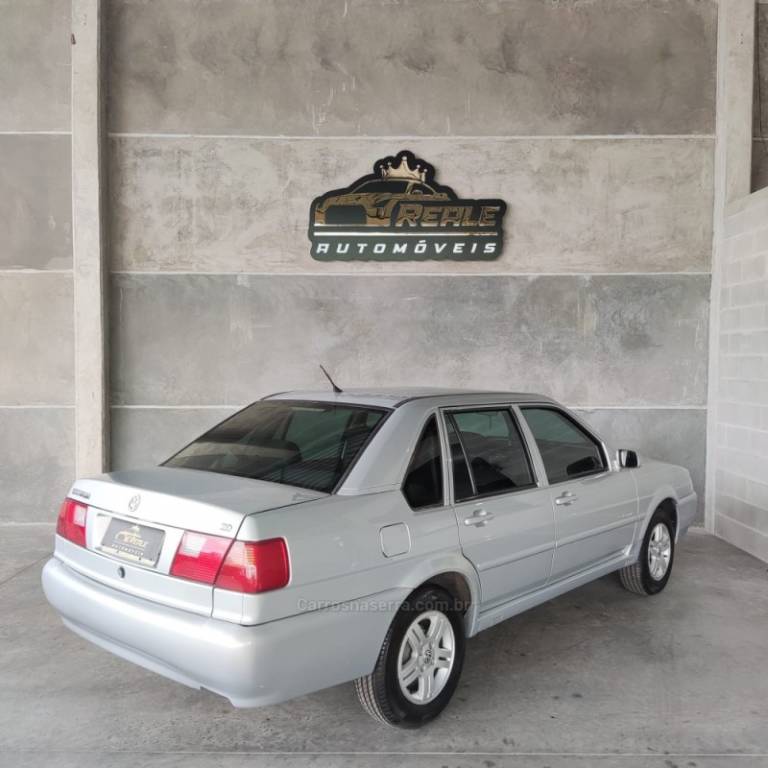 VOLKSWAGEN - SANTANA - 2005/2006 - Prata - R$ 38.900,00