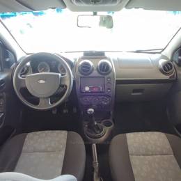 FORD - FIESTA - 2010/2011 - Vermelha - R$ 27.900,00