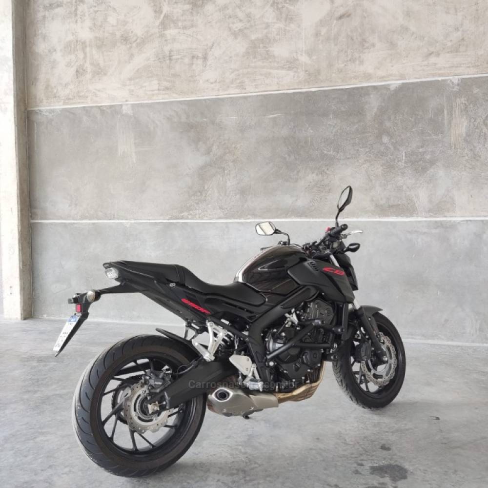 HONDA - CB 650 - 2019/2019 - Preta - R$ 46.900,00
