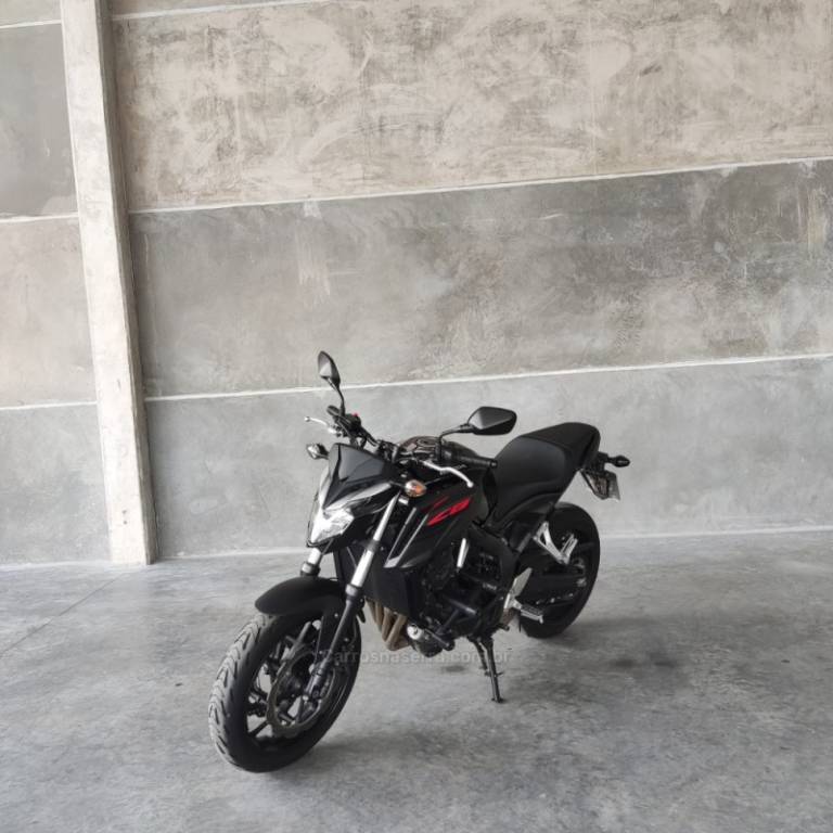 HONDA - CB 650 - 2019/2019 - Preta - R$ 46.900,00